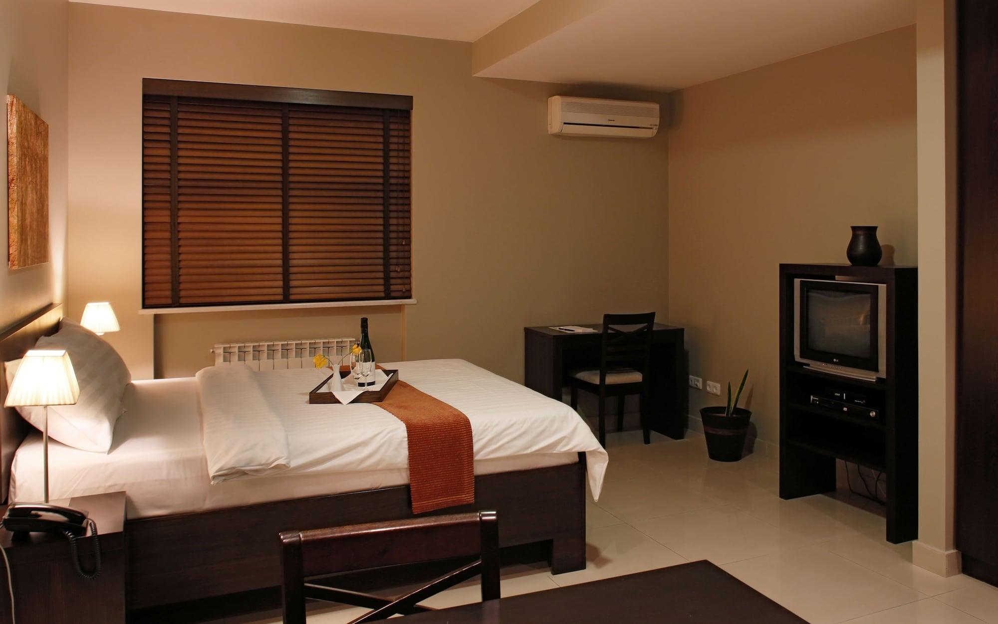 Hotel Meg Jereván Kültér fotó