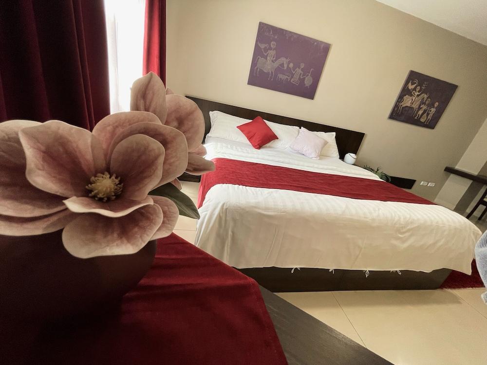 Hotel Meg Jereván Kültér fotó